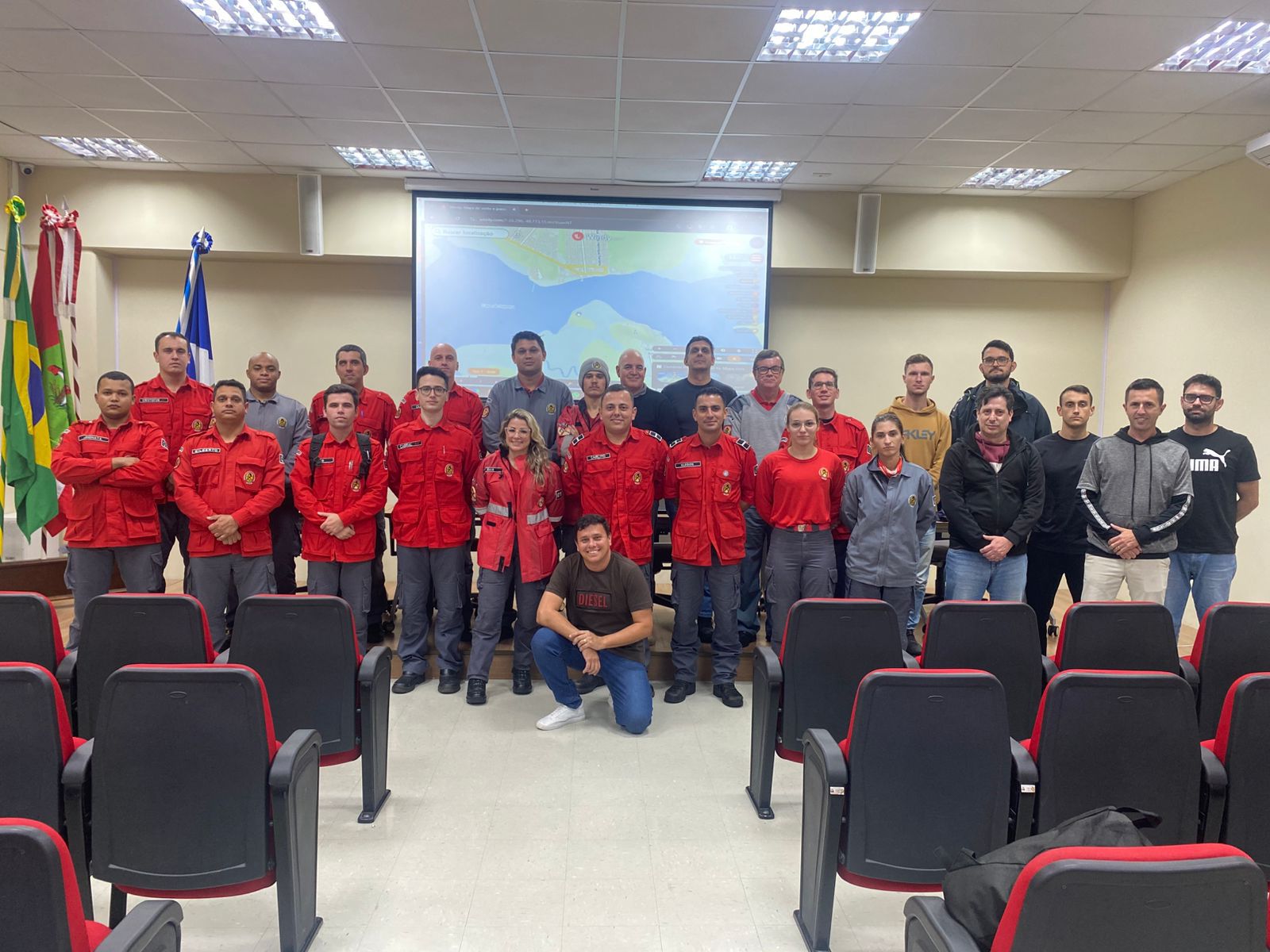 Gean Schneider palestra sobre náutica para o Corpo de Bombeiros Voluntários de Joinville